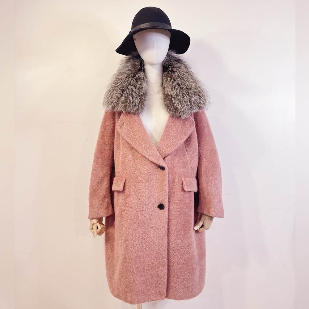 Vintage DAKS Pastel Pink Suri Alpaca Coat
✨ Removable Silver Fox Collar